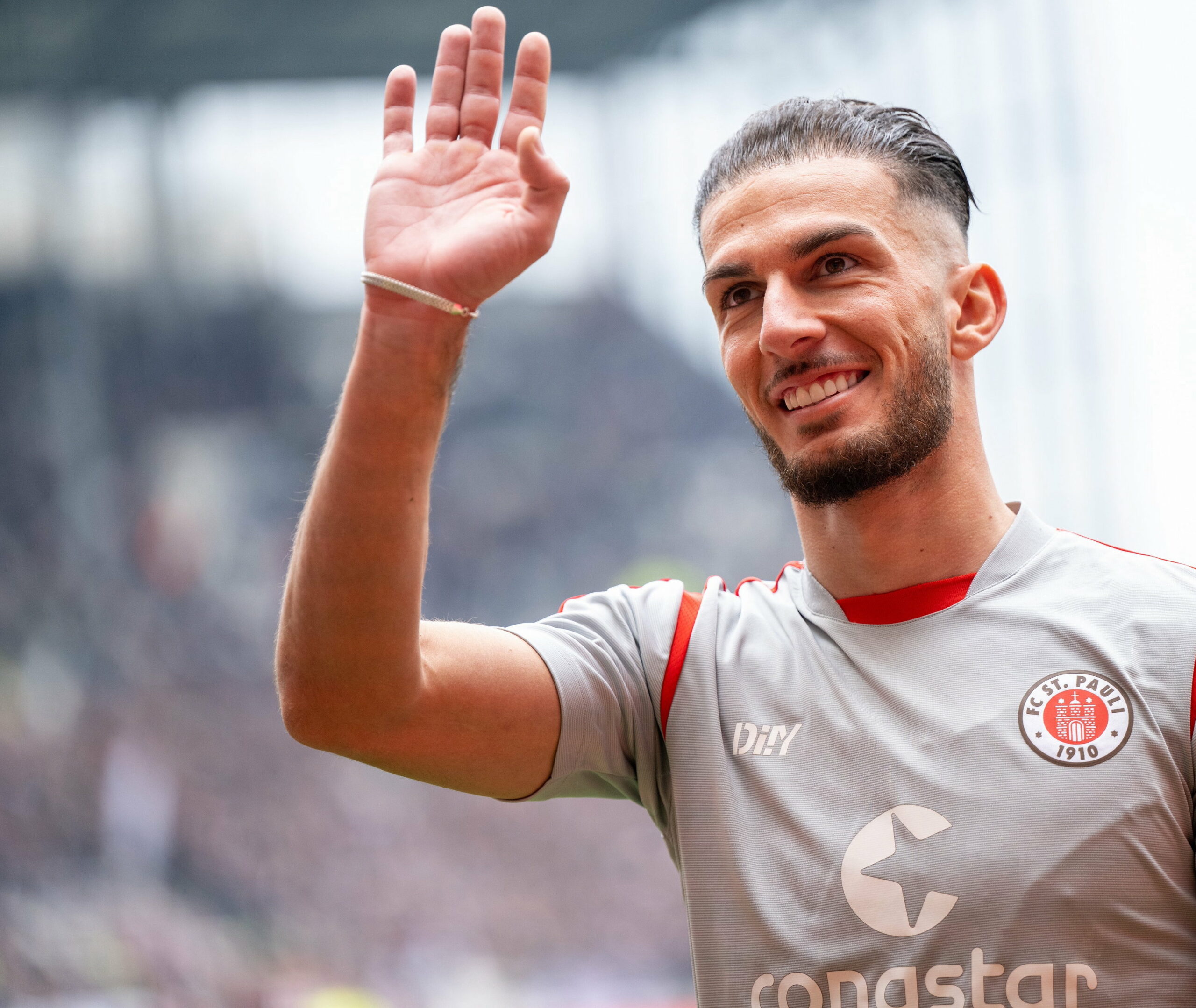 Köln Wechsel trotz Transfersperre St Paulis Paqarada hat Klarheit