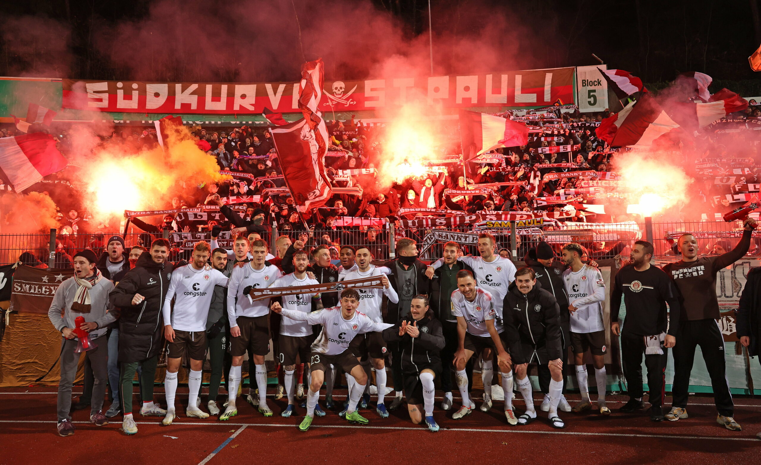 Feuriges Pokalspiel St Pauli Feiert Nach Patzer Gegentor In Homburg