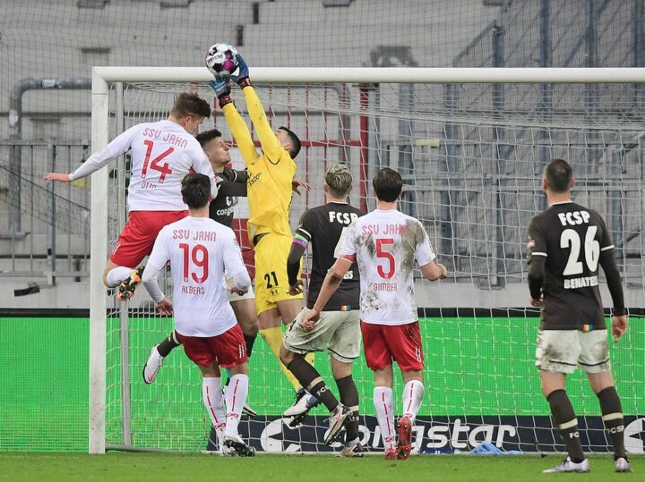 „Kann noch nicht zu Ende sein“: St. Pauli-Torwart Stojanovic irritiert Trainer Schultz