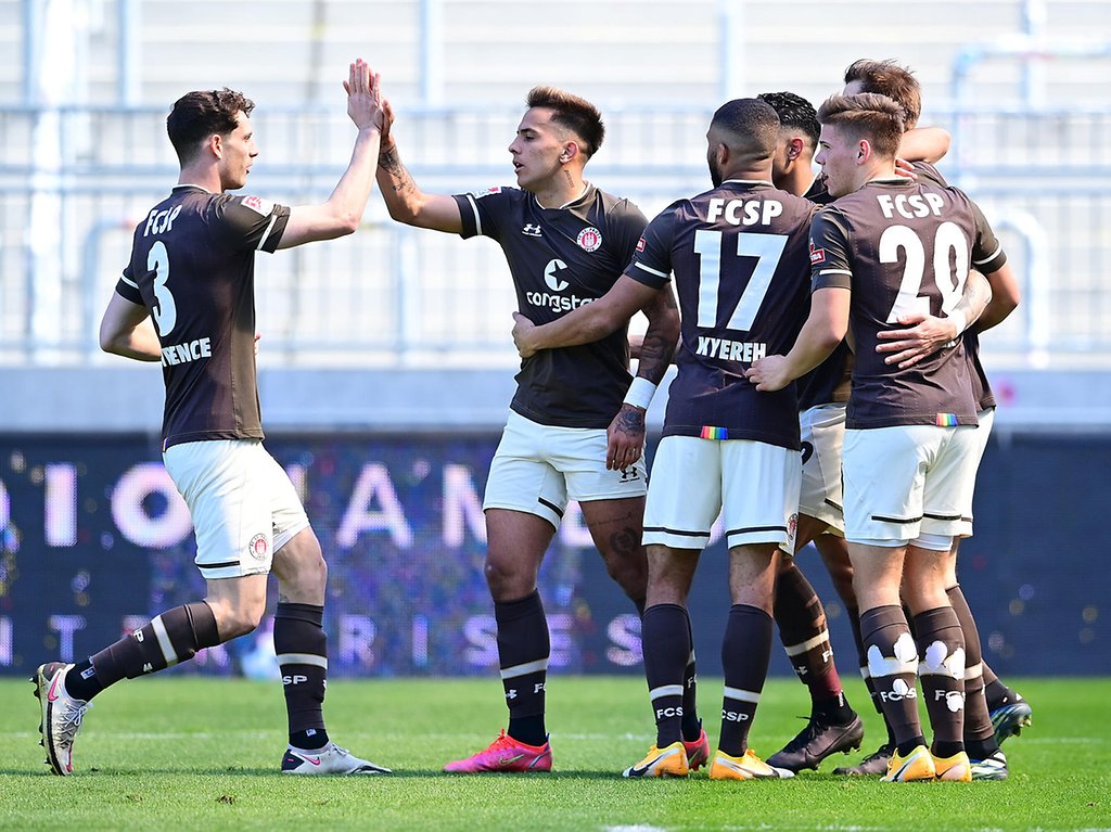 Jetzt Im Liveticker So Läuft Es Für Den Fc St Pauli Bei Jahn Regensburg