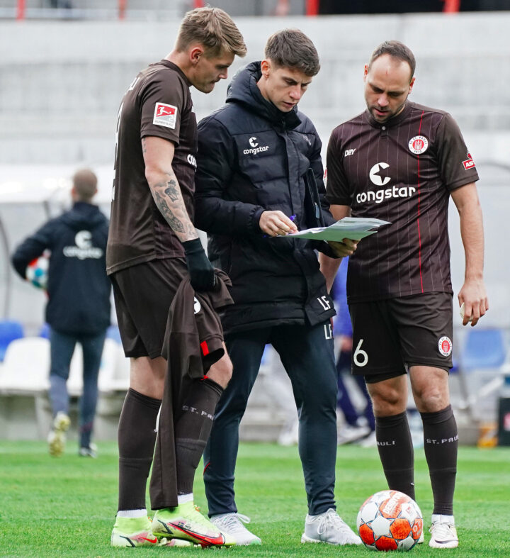 Taktik-Tüftler! So will St. Pauli-Trainer Favé Schalke schlagen