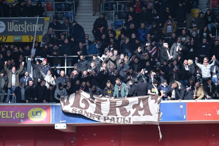 So viele St. Pauli-Fans fahren zum Topspiel nach Düsseldorf