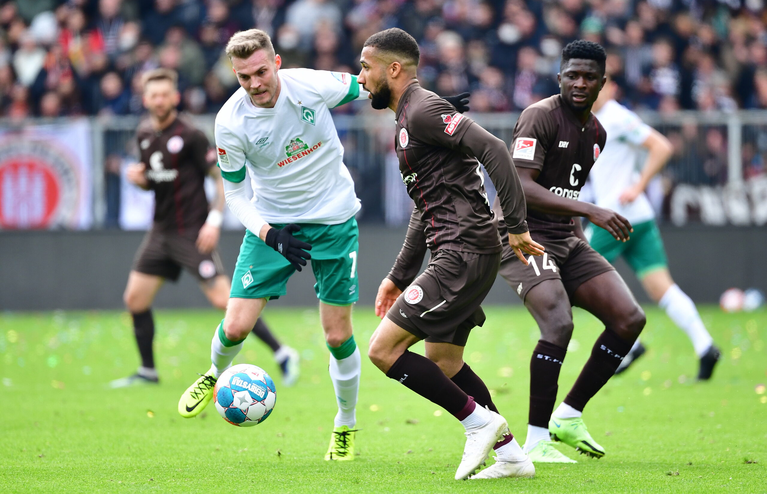 St. Pauli-Noten Gegen Bremen: Ein Profi Im Zweier-Bereich – Einer ...