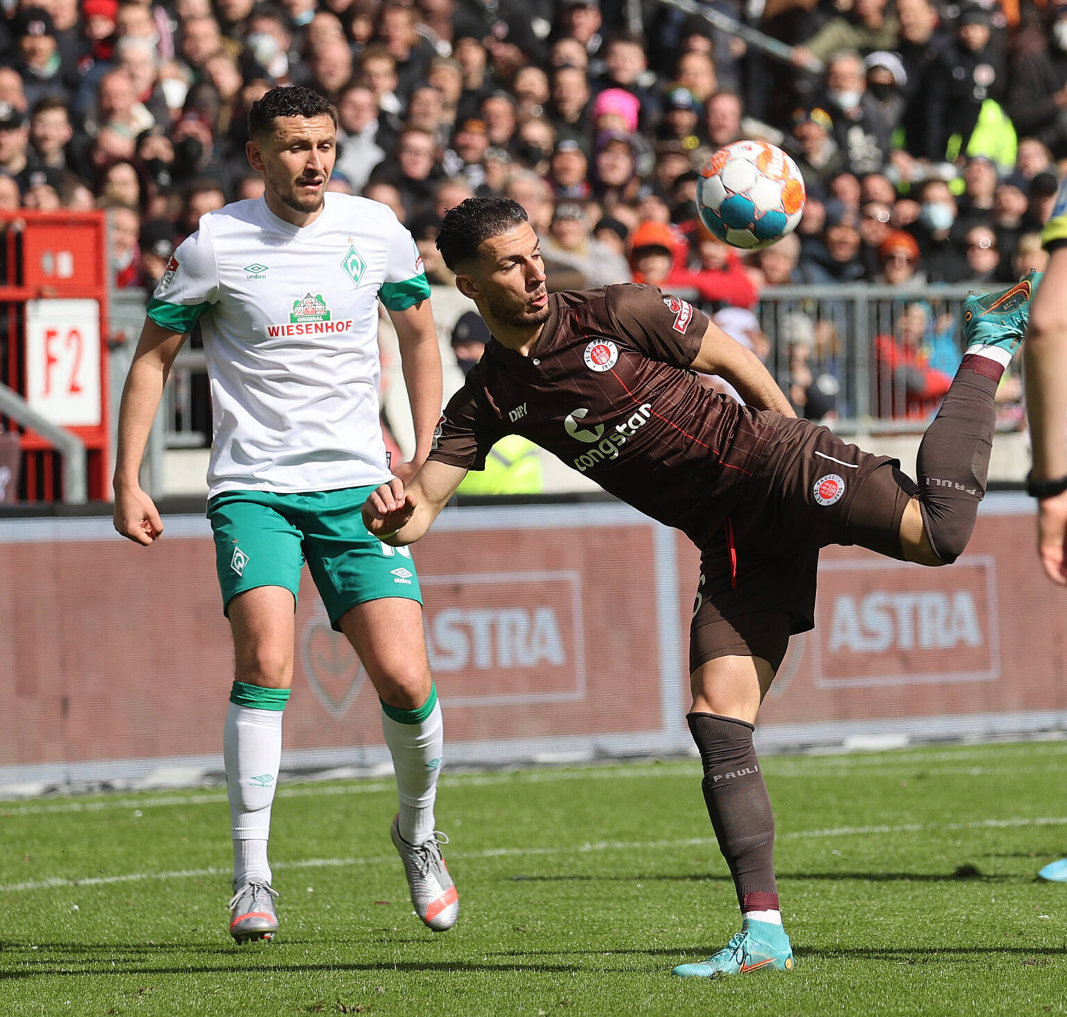 Paqarada Feiert St. Pauli-Assist Gegen Werder Mit Artistischem Jubel