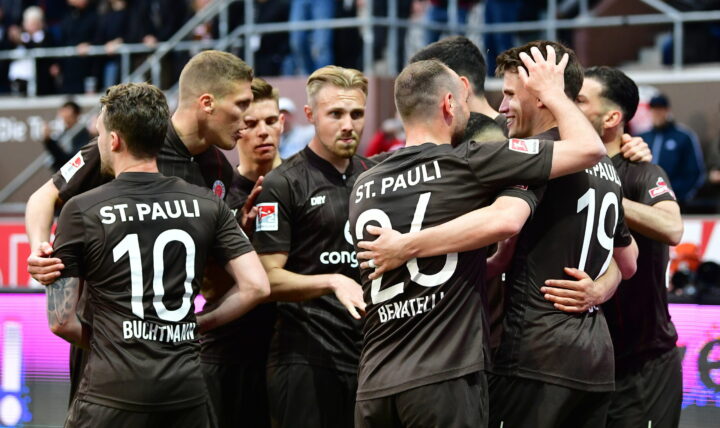 Jetzt im Liveticker: So schlägt sich St. Pauli auf Schalke