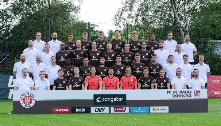 Neues Mannschaftsfoto: Aber hier fehlen noch einige St. Pauli-Spieler