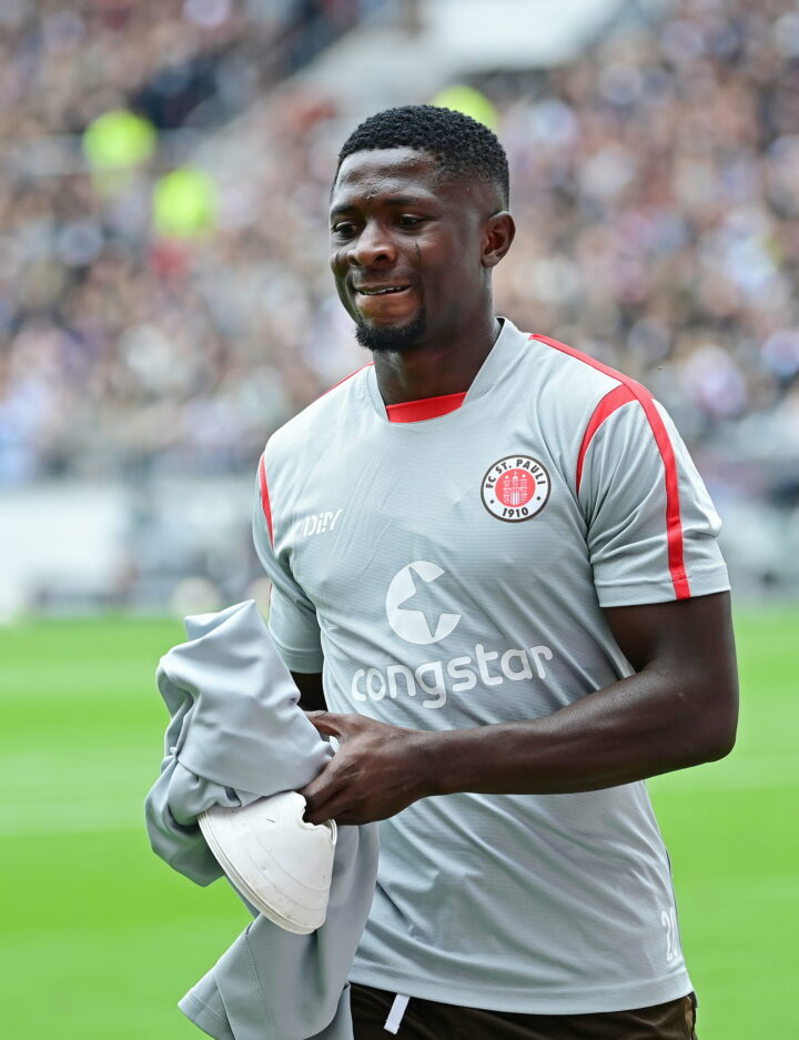 Afeez Aremu hat seinen Vertrag beim FC St. Pauli verlängert. (Foto: Witters)