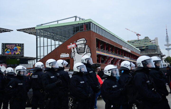 Beim Stadtderby zwischen St. Pauli und dem HSV im Oktober gab es ein großes Polizeiaufgebot.