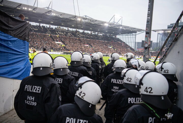 „Fassungslosigkeit“ über die Polizei bei St. Paulis Fan-Hilfe