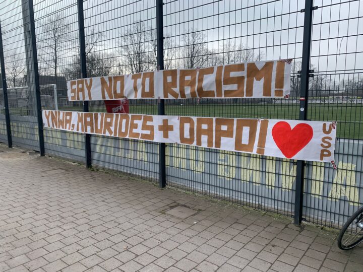 Die St. Pauli-Fans setzten am Trainingsplatz ein Zeichen gegen Rassismus.