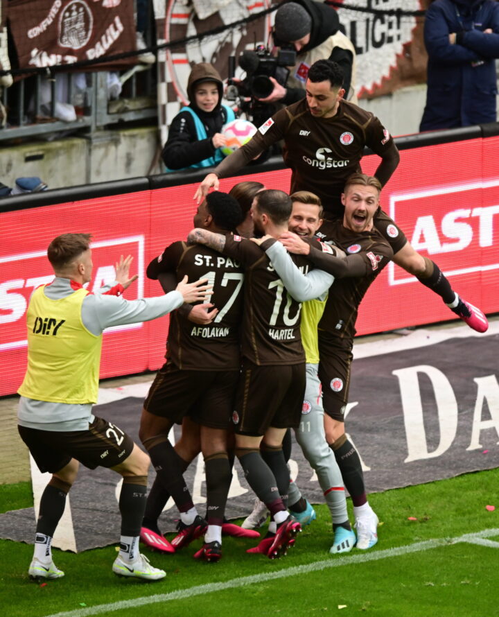 St. Pauli-Noten gegen Rostock: Zwei Kiezkicker im Einser-Bereich