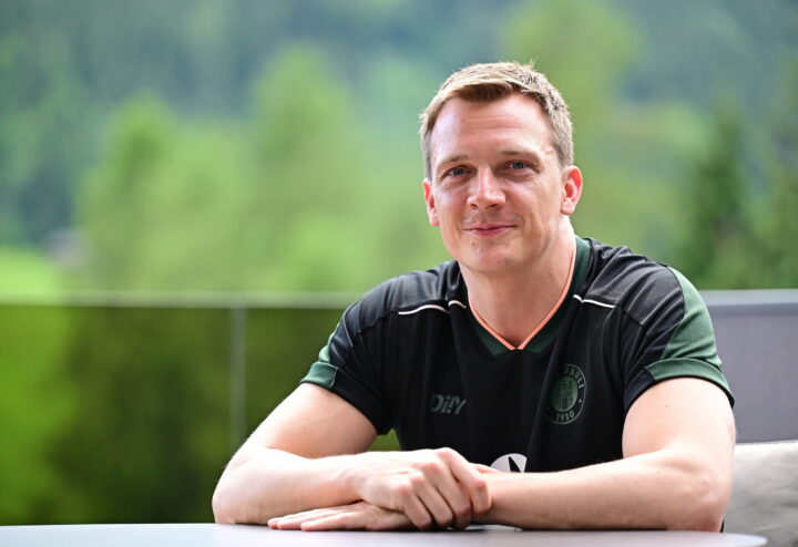 Neuer Coach im Team: St. Pauli hat jetzt einen Aufstiegs-Experten