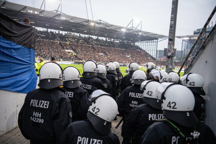 Magdeburgs-Fans in Toiletten gefilmt? Polizei Hamburg reagiert auf Vorwürfe bei St. Pauli-Spiel