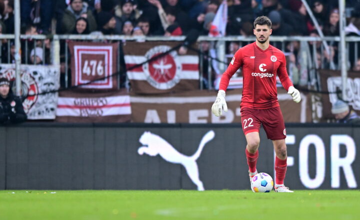 Nikola Vasilj ist auch mit dem Ball am Fuß einer der besten Torhüter der 2. Bundesliga.