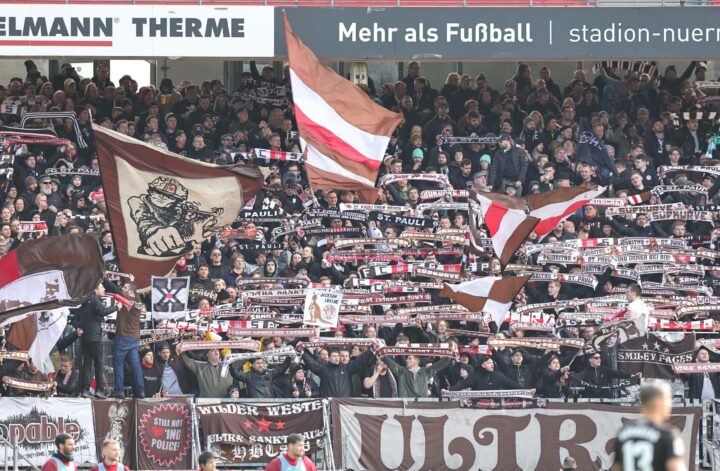 „Wie ein Übungsszenario“: Heftige Kritik an Polizei-Einsatz gegen St. Pauli-Fans