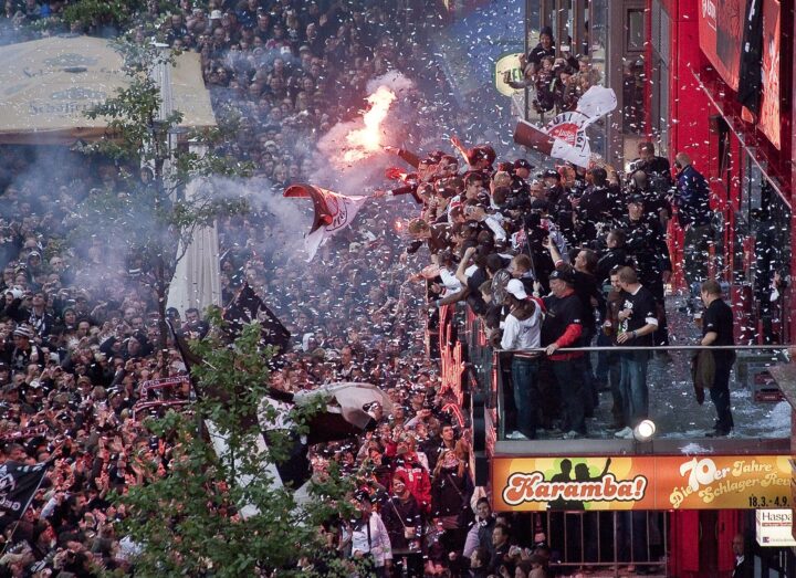 St. Pauli spürt „die Sehnsucht der Fans, erstklassig zu sein“