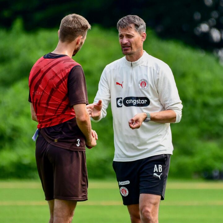 Das große Zittern bei St. Pauli? So will Trainer Blessin die Nervosität vertreiben