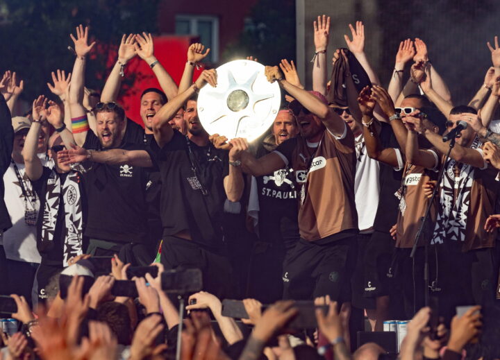 Bald für alle Fans zu sehen: So will St. Pauli die Meisterschale präsentieren