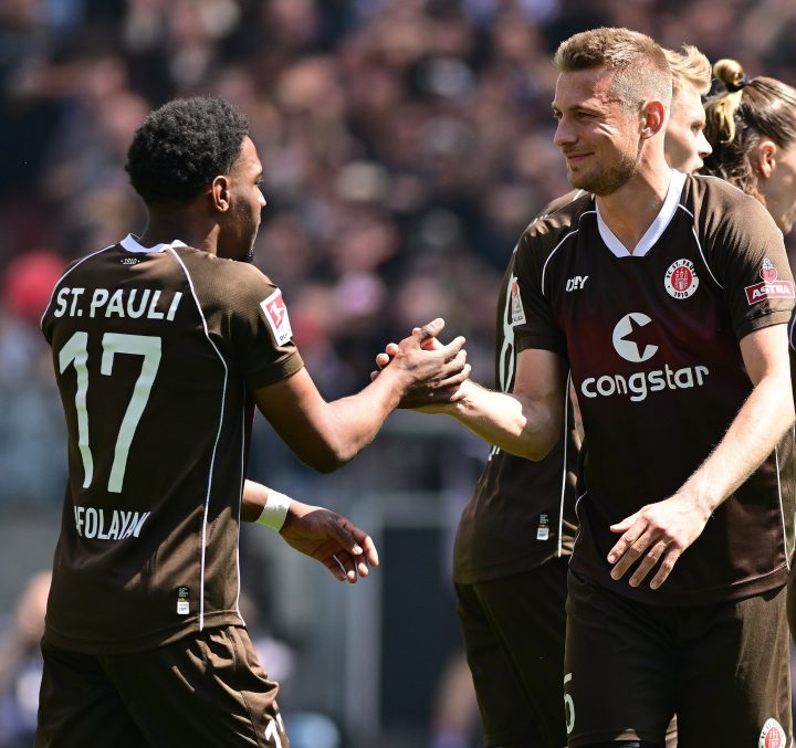 3-4-3 oder 5-3-2? St. Pauli-Profi positioniert sich in Systemfrage