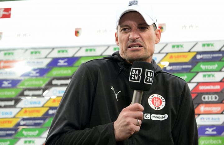 „Ein klares Foulspiel“: St. Pauli-Trainer Blessin wütend auf Schiri Zwayer