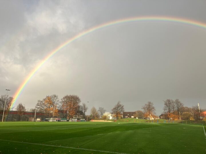 St. Paulis Start in die Gladbach-Woche mit Regenbogen und Eric Smith