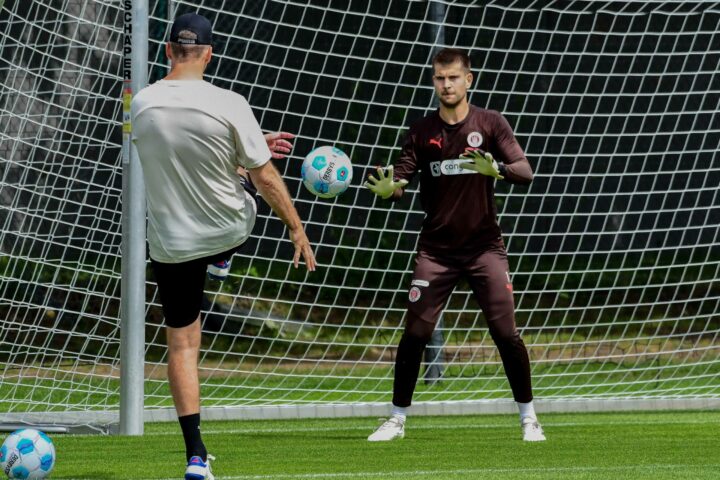 „Sieht richtig gut aus“: Droht St. Pauli ein neuer Machtkampf im Tor?