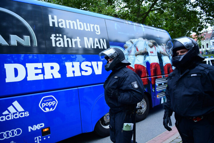 Streit um Polizei-Kosten: Bundesliga zittert vor diesem Millionen-Urteil