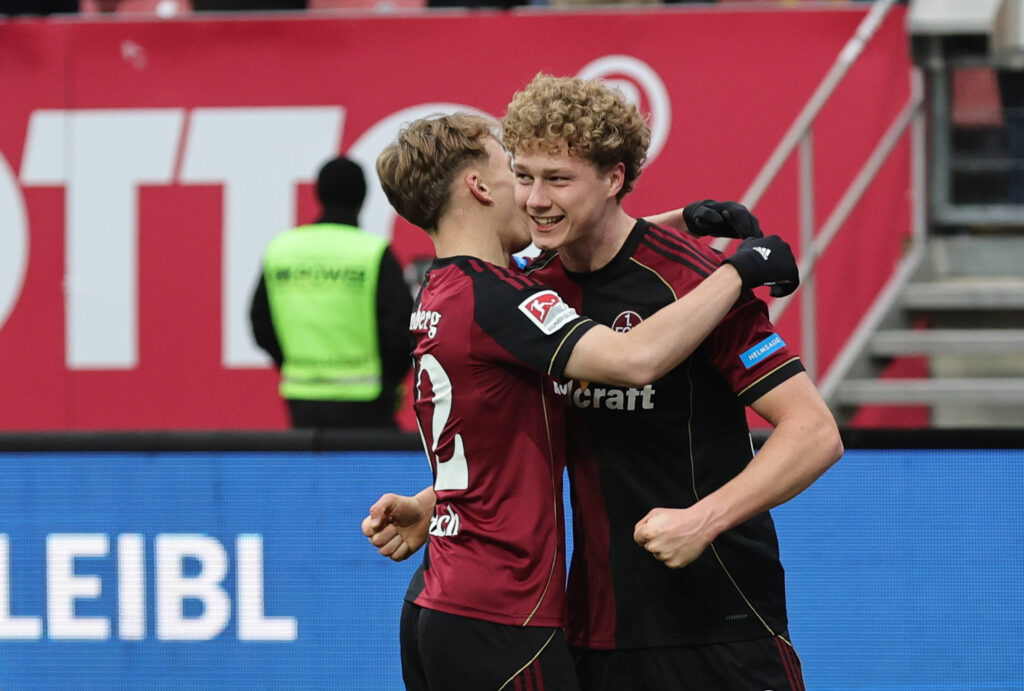 Piet Scobel jubelt im Trikot des 1. FC Nürnberg