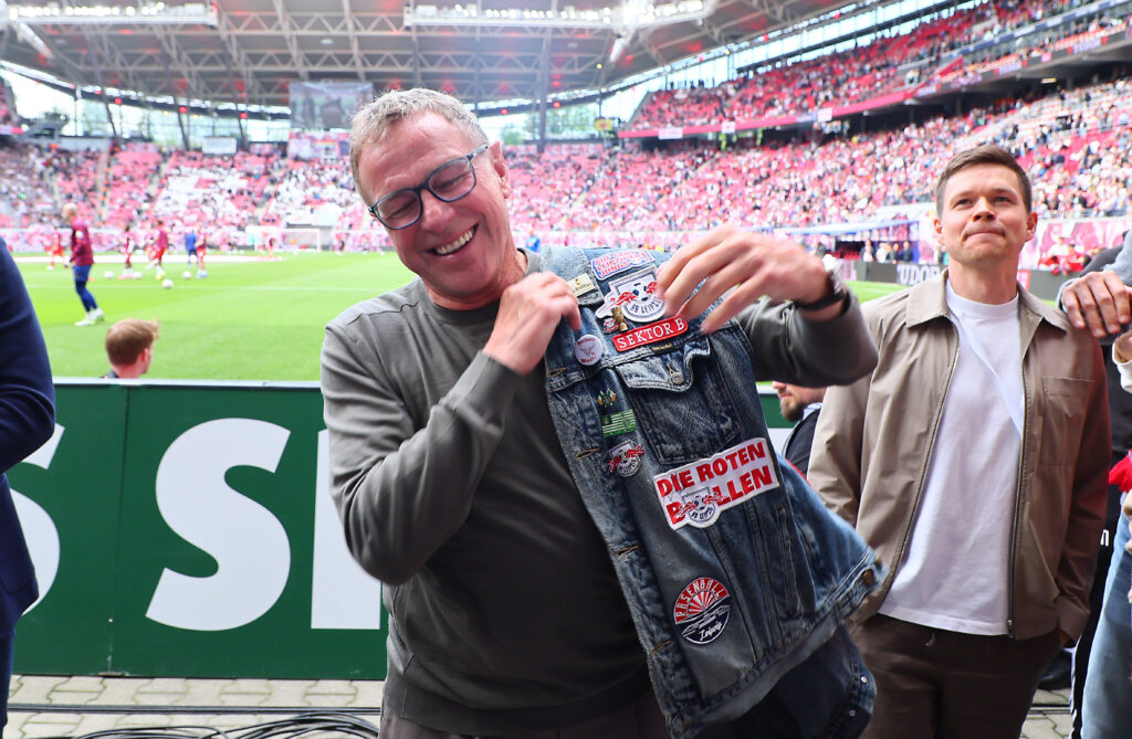 Ralf Rangnick mit seiner Leipzig-Kutte (Bildquelle: IMAGO / Picture Point LE)